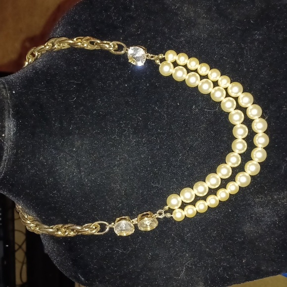 The Limited Jewelry - 💝2/$20💝 Gorgeous White And Gold Tone Necklace by The Limited